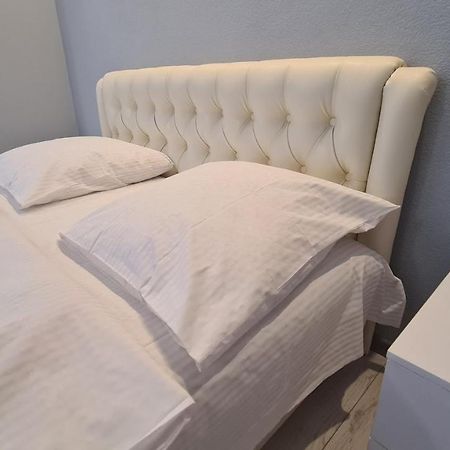 Apartaments On Vulytsia Heroiv Ato 32 Kryvyj Rih Exteriör bild