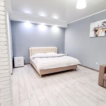 Apartaments On Vulytsia Heroiv Ato 32 Kryvyj Rih Exteriör bild