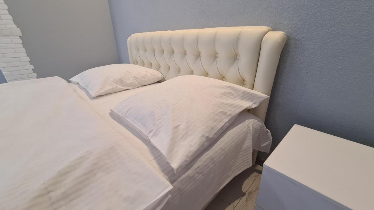 Apartaments On Vulytsia Heroiv Ato 32 Kryvyj Rih Exteriör bild
