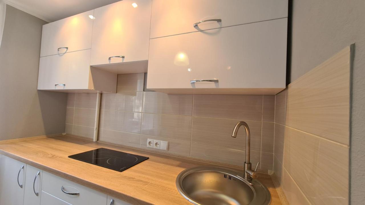 Apartaments On Vulytsia Heroiv Ato 32 Kryvyj Rih Exteriör bild