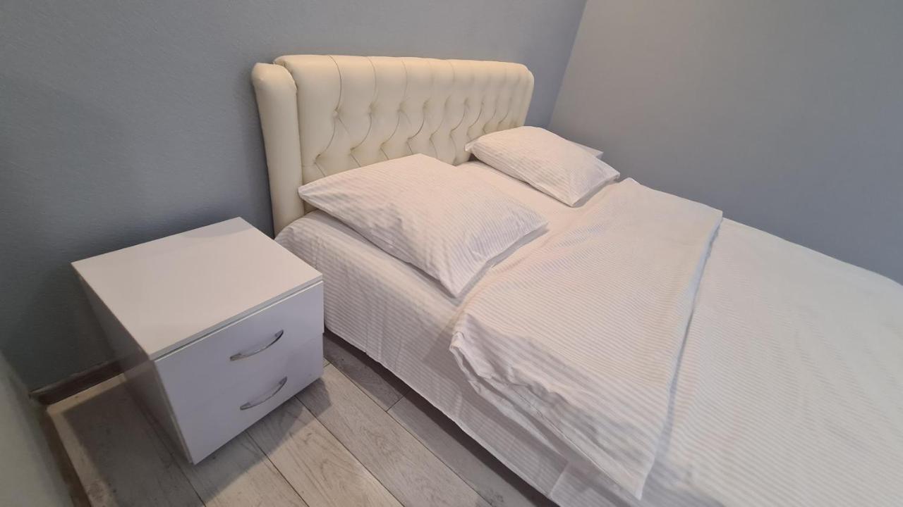 Apartaments On Vulytsia Heroiv Ato 32 Kryvyj Rih Exteriör bild