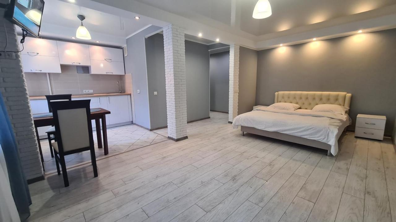 Apartaments On Vulytsia Heroiv Ato 32 Kryvyj Rih Exteriör bild