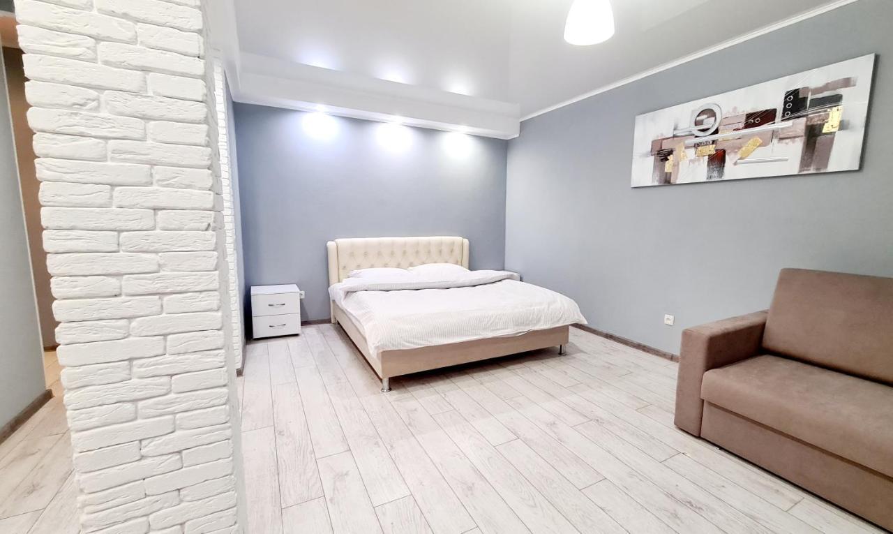 Apartaments On Vulytsia Heroiv Ato 32 Kryvyj Rih Exteriör bild